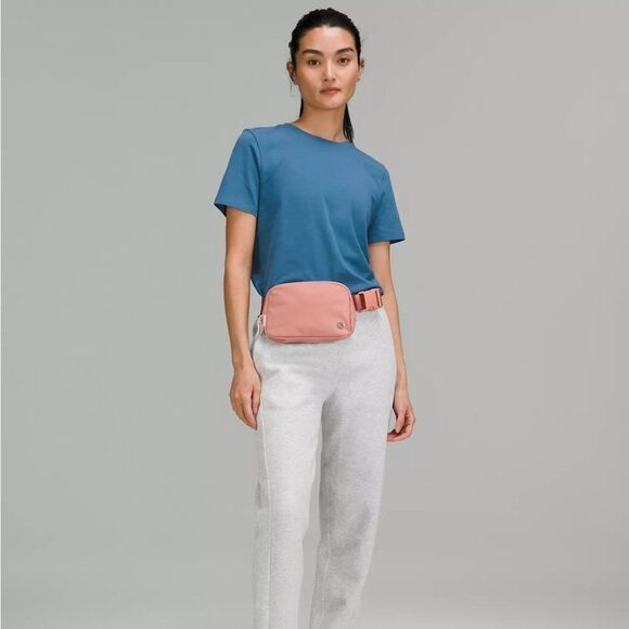 NWT EXTENDED STRAP lululemon everywhere belt bag 1L - pink pastel, strawberry - Picture 2 of 11